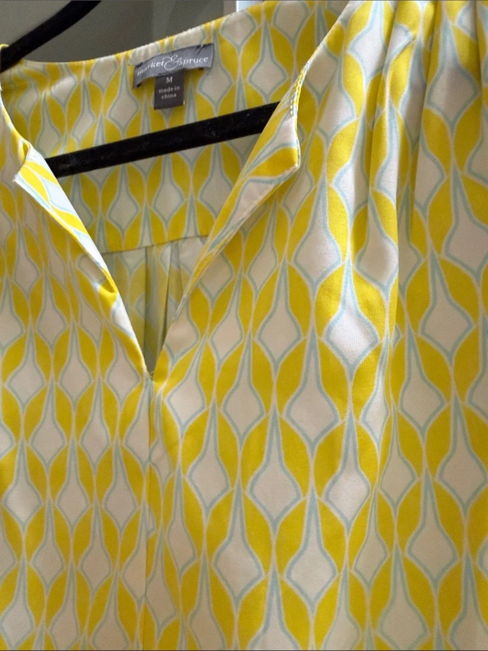Market & Spruce Yellow and White Geometric V-Neck Sleeveless Camisole